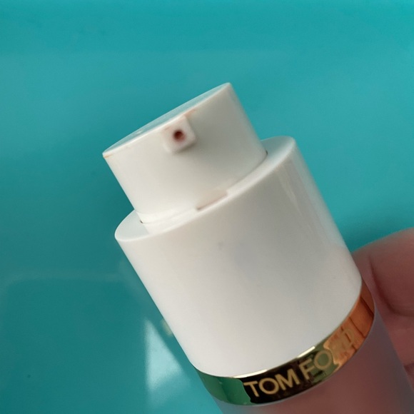 TOM FORD
Face and Body Skin Illuminator - Picture 3 of 3